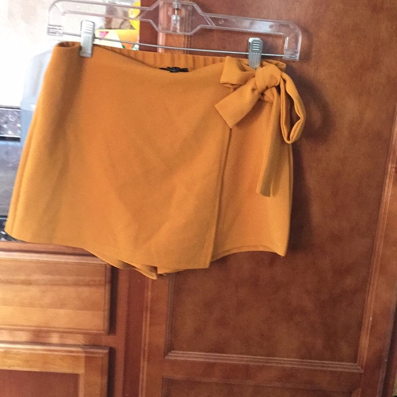 A elegant/casual short with a nice laze🎀 - Picture 4 of 4